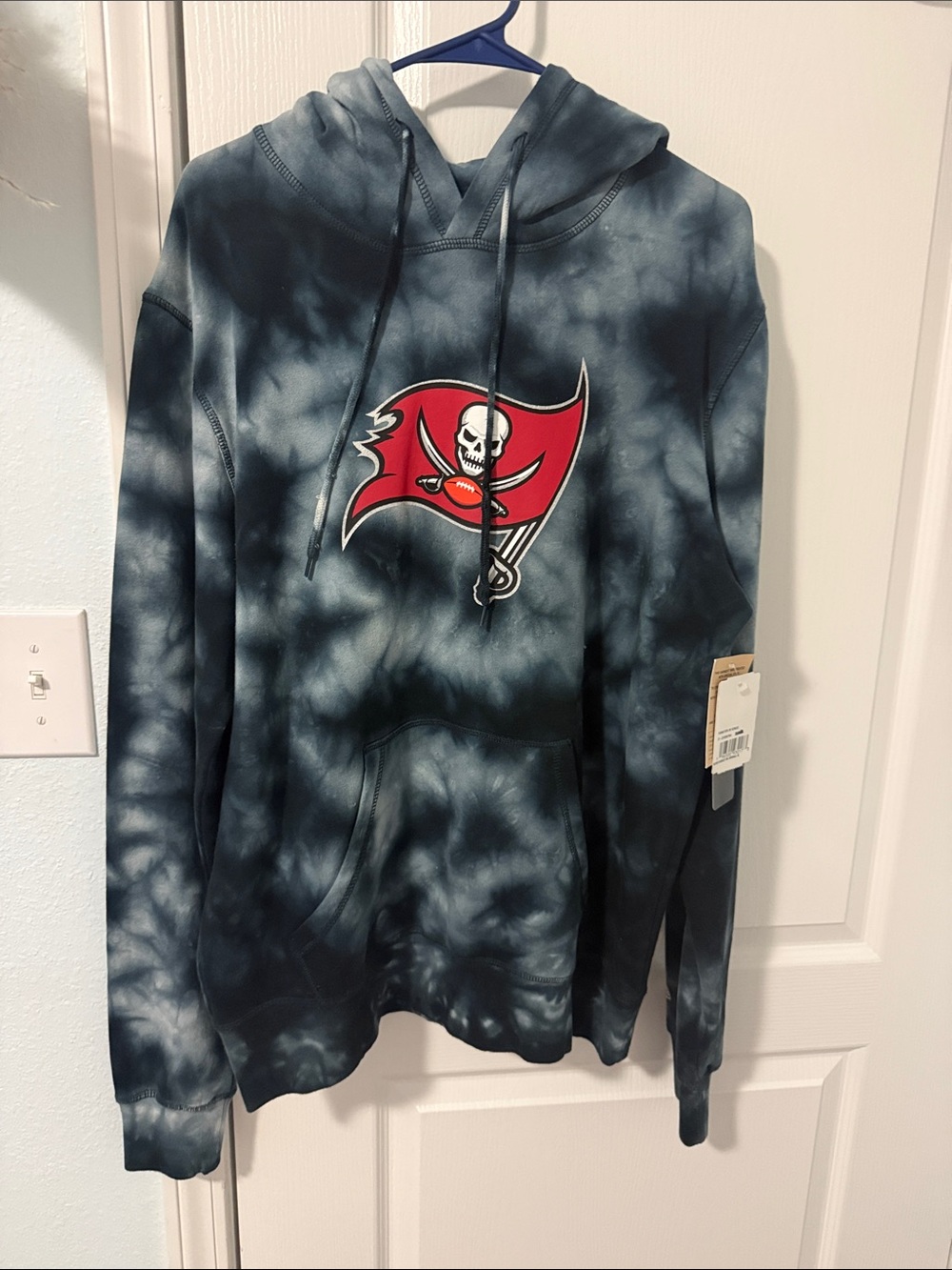 Team Apparel Tampa Bay Buccaneers Tie-Dye Hoodie - Navy/Red